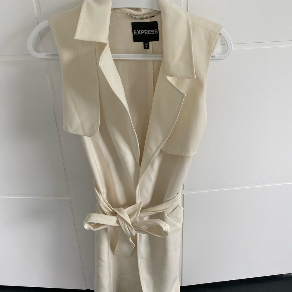 Express belted vest ivory/white XS